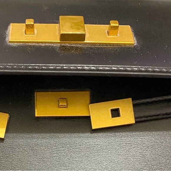 Chic Black Leather Shoulder  Bag with Gold Accents - Picture 5 of 12